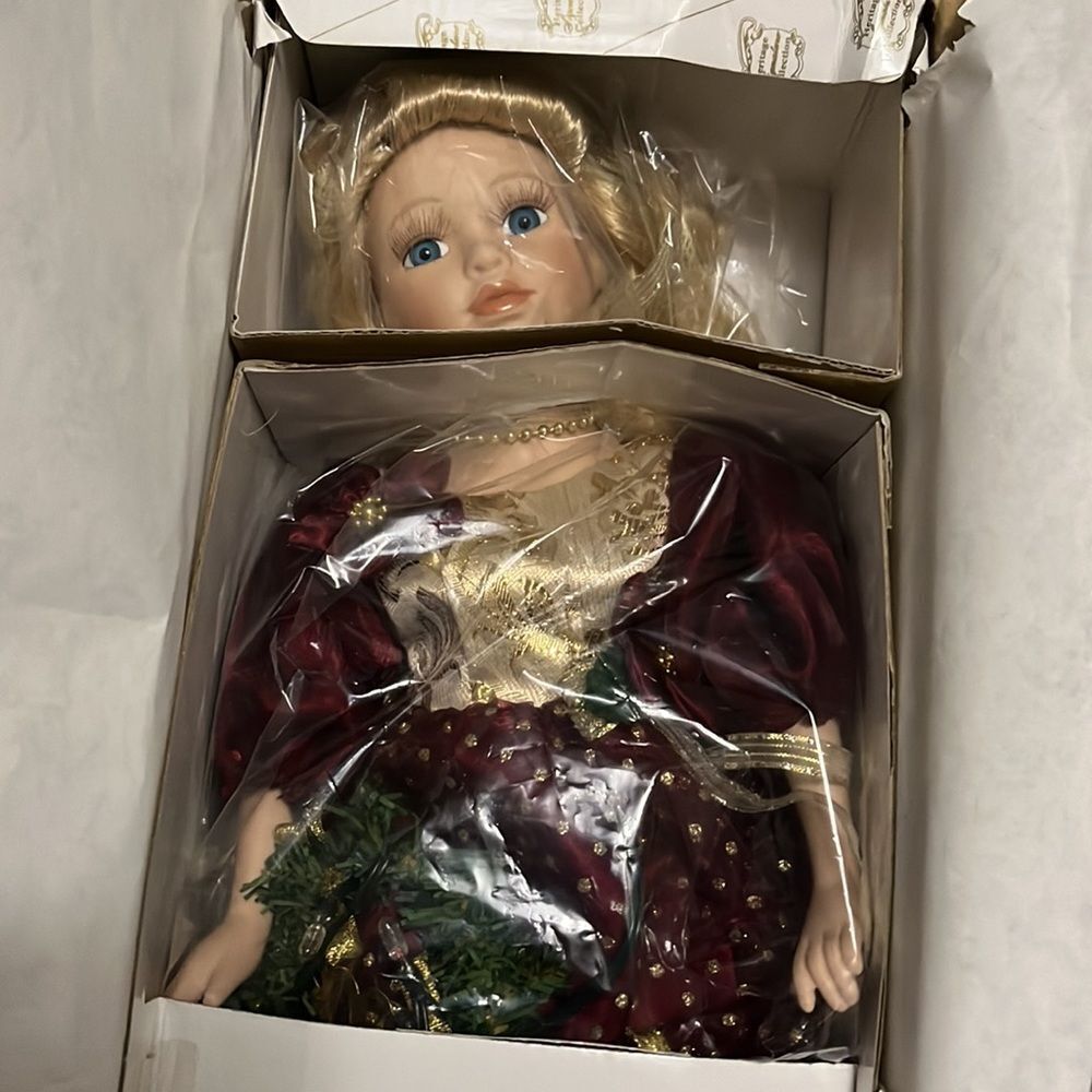 NEW in box Vintage Heritage Collection Holly Doll